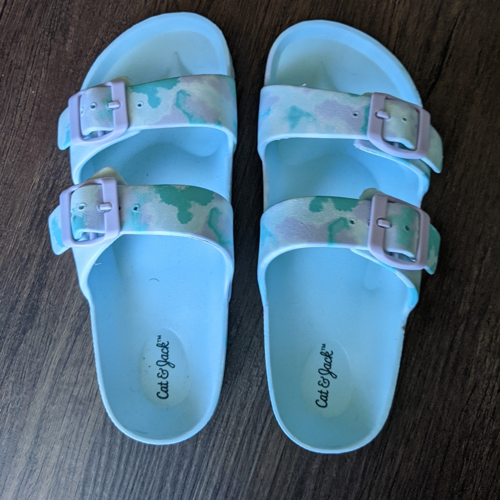 NWOT Cat & Jacks girls EVA sandals in blue camo
